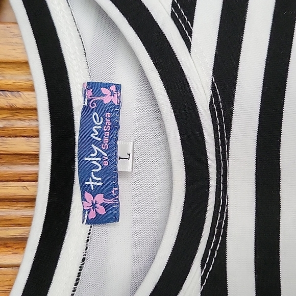 Very cute ruffled sleeves black & white stripe DRESS SZ L - Picture 3 of 5